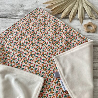 Couverture bébé légère / Motif Otma / Ocre Rose Vert Ecru